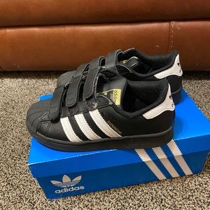 Black Velcro adidas